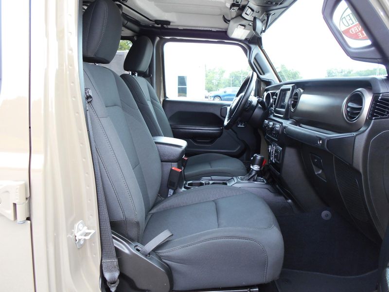2020 Jeep Gladiator SportImage 27