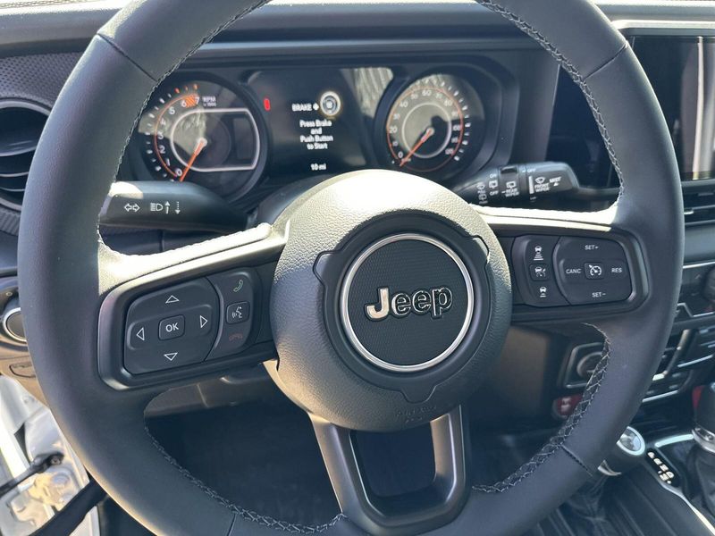 2025 Jeep Wrangler 4-door Rubicon XImage 25