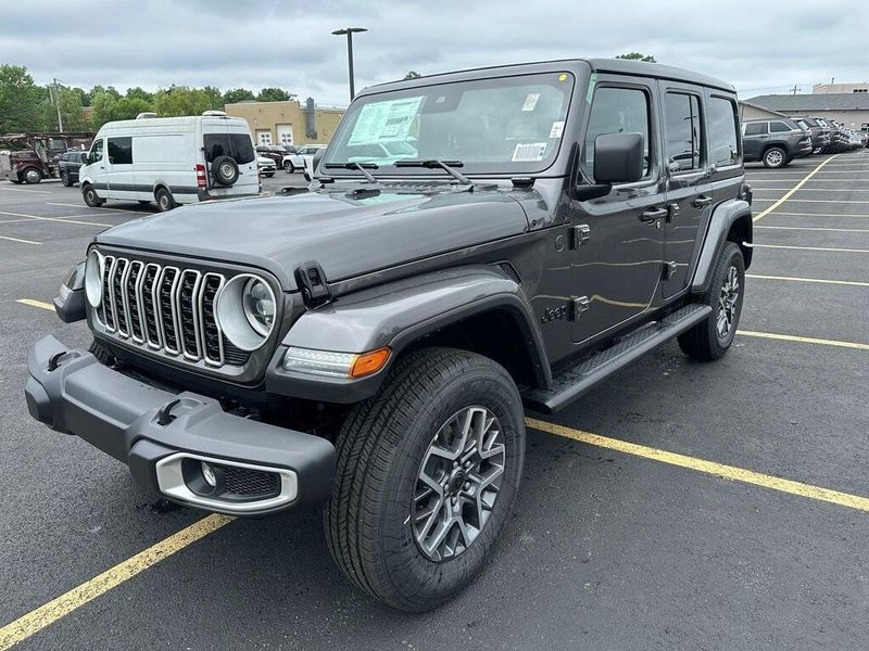 2025 Jeep Wrangler 4-door SaharaImage 5