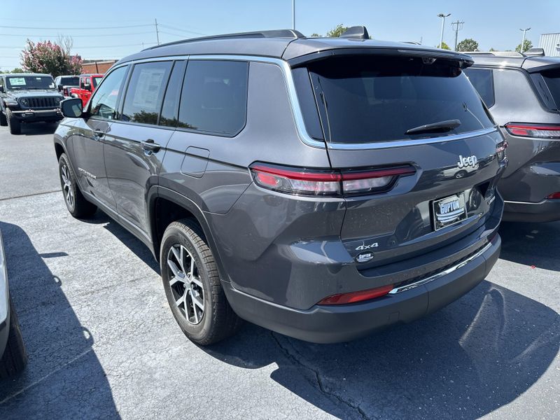 New 2025 Jeep Grand Cherokee L Limited 4x4Image 9