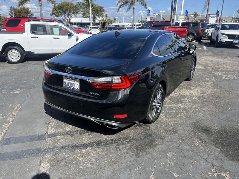 2017 Lexus ES 350Image 3