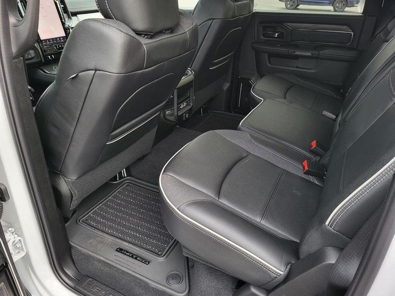 2025 RAM 3500 Limited Crew Cab 4x4 8