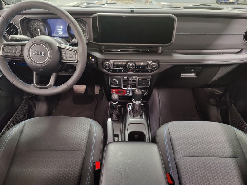 Used 2025 Jeep Wrangler 4xE Rubicon 4WD w/ConvenienceImage 17