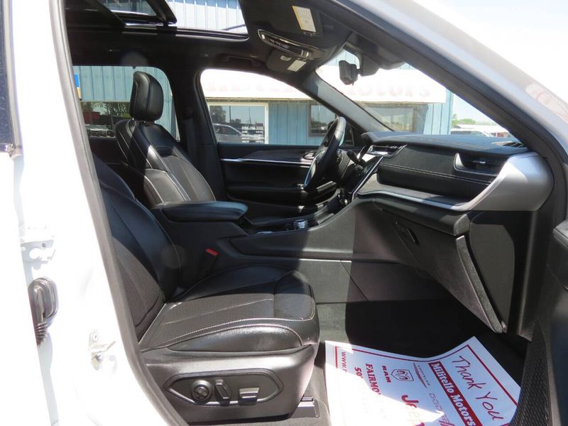 Used 2024 Jeep Grand Cherokee L Limited 4x4 4dr SUVImage 6