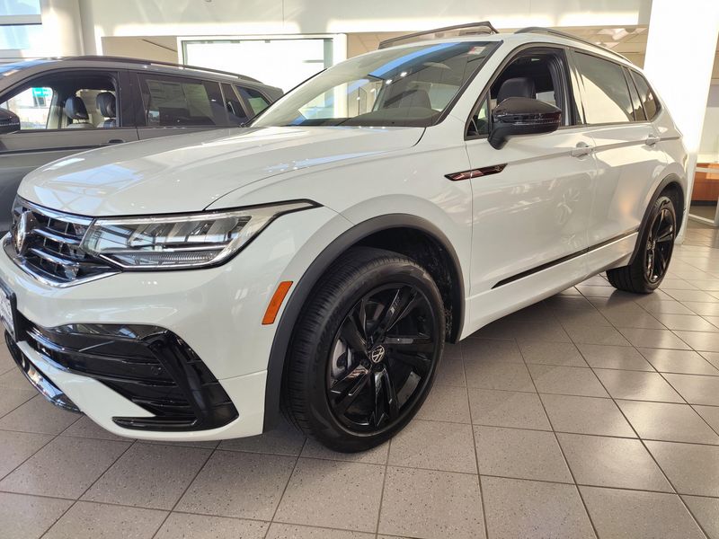 2024 Volkswagen Tiguan SE R-Line Black AWD w/SunroofImage 2