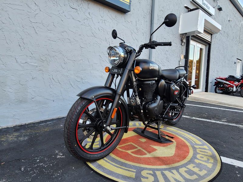 New 2024 Royal Enfield CLASSIC 350 Image 3