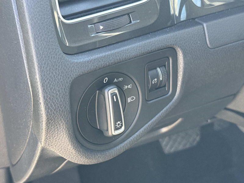 Used 2018 Volkswagen e-Golf 4-Door SE