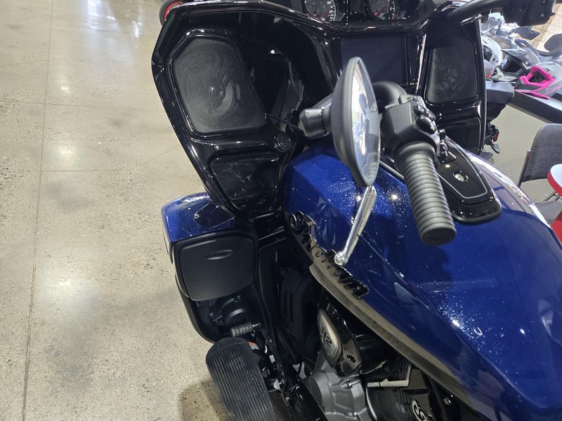 New 2025 Indian Motorcycle PURSUIT DARK HORSE 112  RA 49ST BLACK METALLIC VIVID CRYSTAL W SPRINGFIELD BLUE Image 11