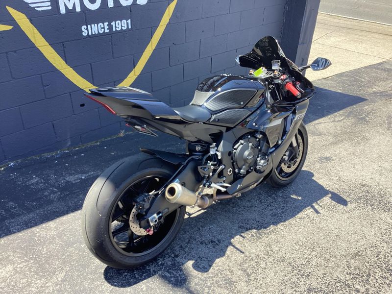 Used 2024 Yamaha YZF R1 