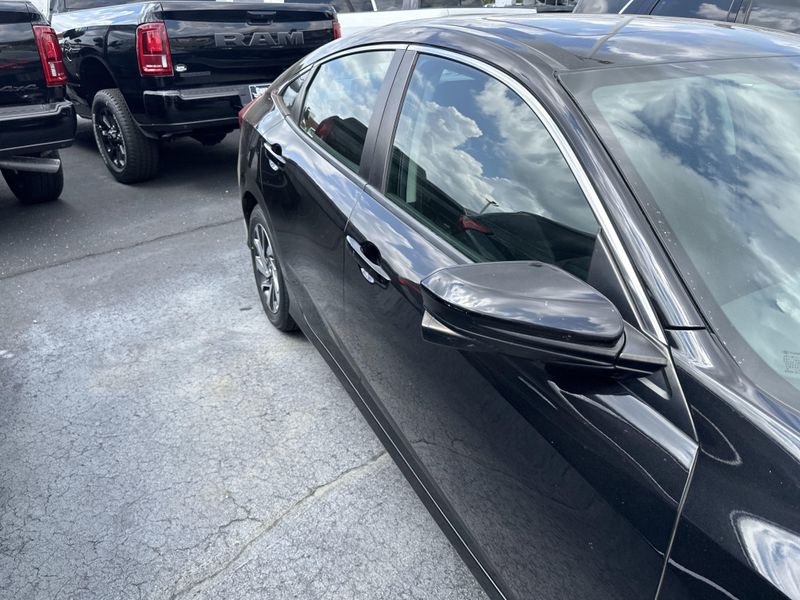 Used 2017 Honda Civic EXImage 5