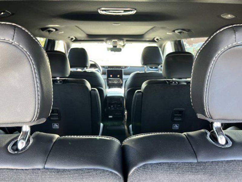 New 2025 Jeep Grand Cherokee L Limited 4x4Image 14