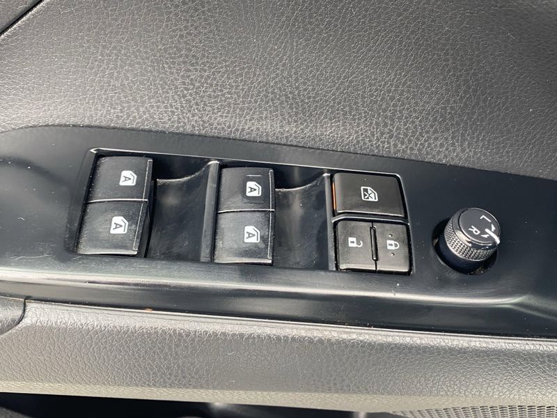 2018 Toyota Camry SEImage 19
