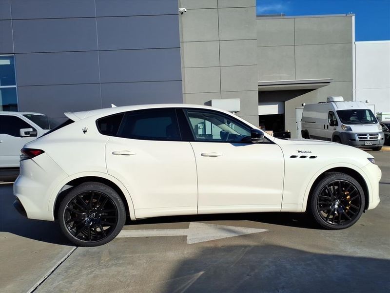 Used 2022 Maserati Levante ModenaImage 5