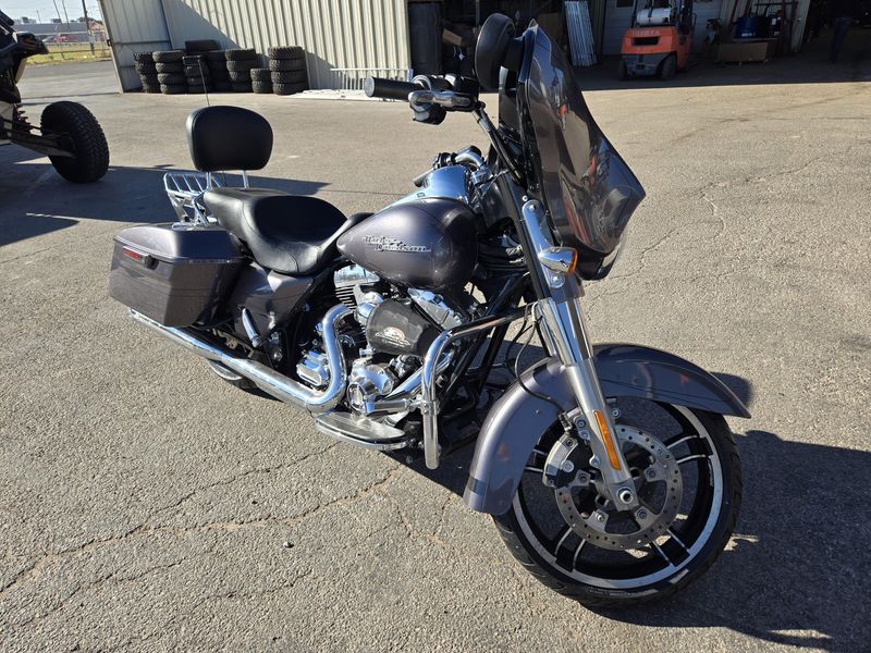 USED 2014 HARLEY STREET GLIDE SPECIAL Image 1