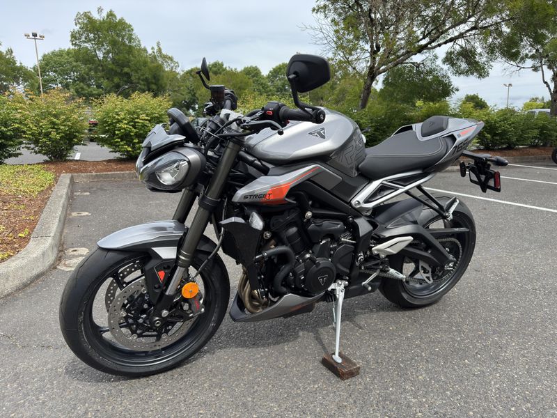 2025 Triumph Street Triple 765 RS - SILVER ICE 