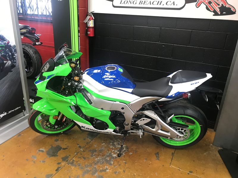 2024 Kawasaki ZX1002LRFBL-GN2  in a LIME GREEN/PEARL CRYSTAL WHITE/BLUE exterior color. Del Amo Motorsports of Long Beach (562) 362-3160 delamomotorsports.com 