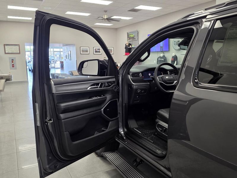 2026 Jeep Grand Wagoneer L Grand Wagoneer L Limited Reserve 4x4