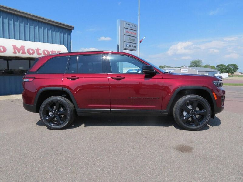 New 2026 Jeep Grand Cherokee Limited 4x4Image 1