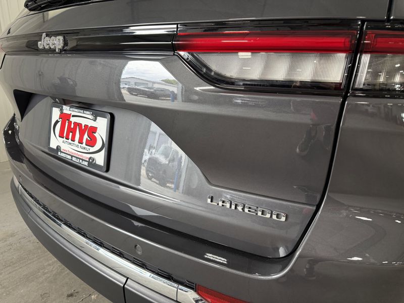 Used 2023 Jeep Grand Cherokee LaredoImage 6