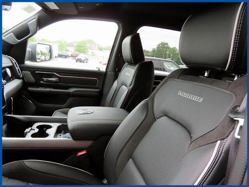 New 2025 RAM 1500 LaramieImage 14