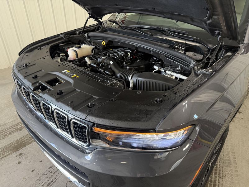 Used 2025 Jeep Grand Cherokee L LimitedImage 18