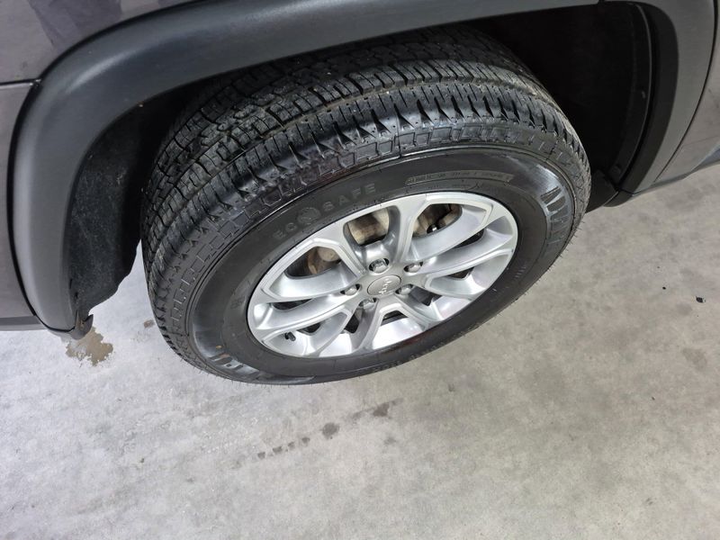 Used 2015 Jeep Grand Cherokee LimitedImage 6