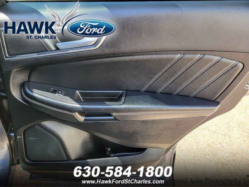 2022 Ford Edge ST photo 21