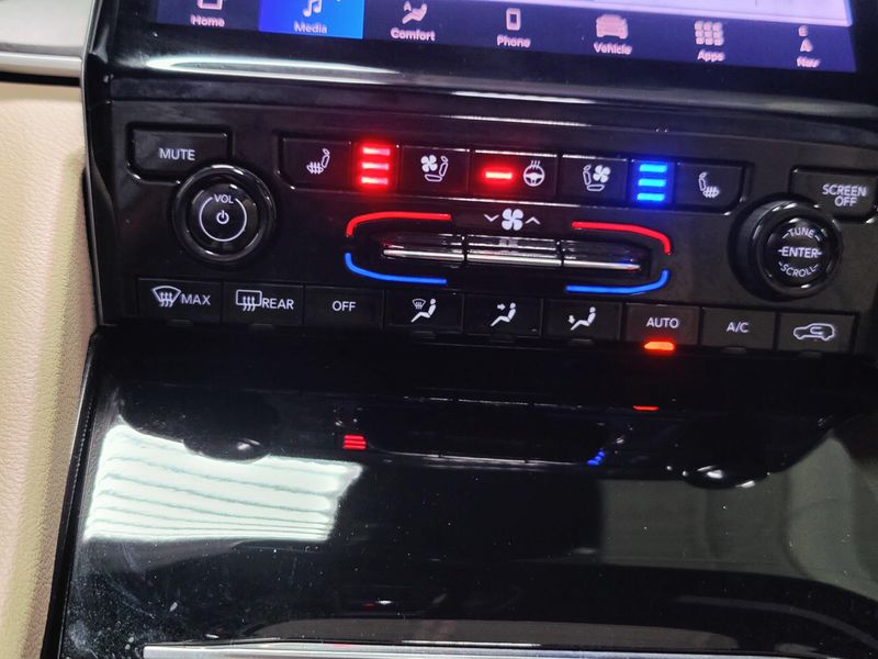 Used 2025 Jeep Grand Cherokee Limited 4X4 w/Luxury Tech IIImage 24