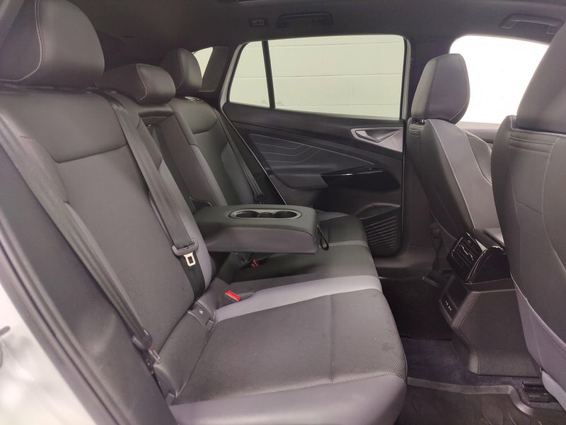 Used 2023 Volkswagen ID.4 Pro S Glass Roof 82kw Long RangeImage 18