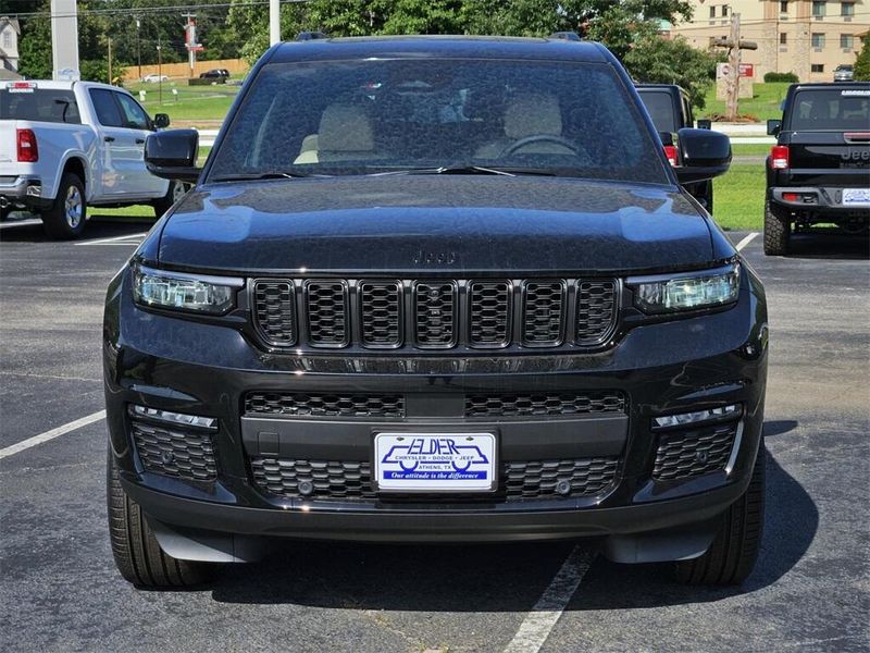 2025 Jeep Grand Cherokee L Limited 4x4Image 2