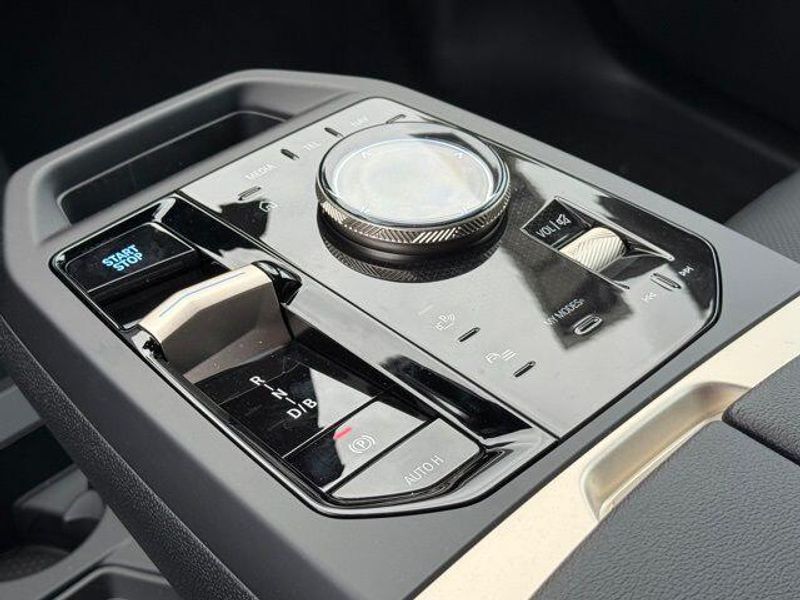 New 2026 BMW iX xDrive60Image 23