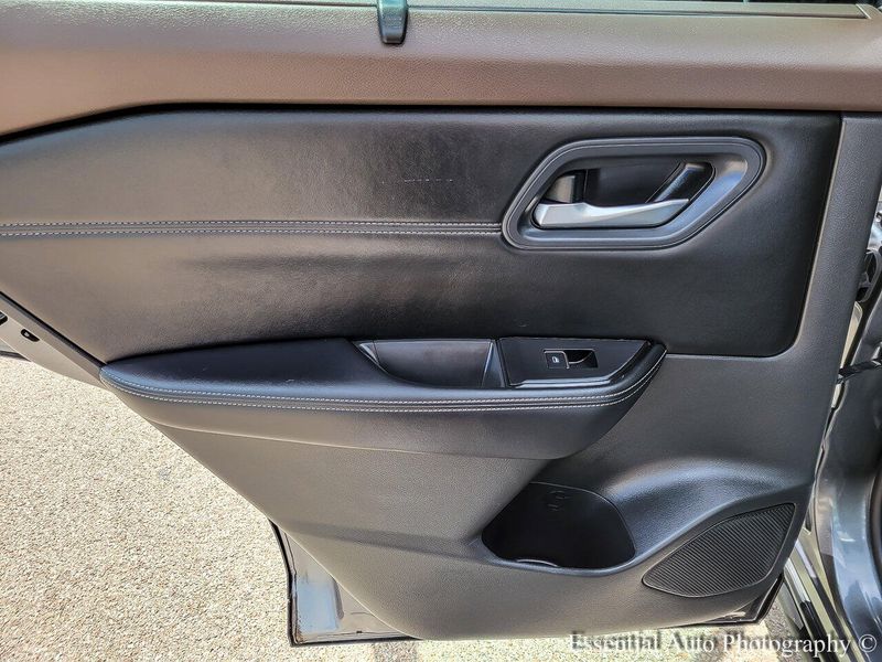 2022 Nissan Rogue SL photo 18