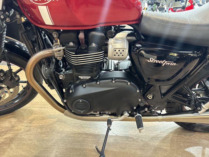 Used 2018 Triumph STREET TWIN Image 16