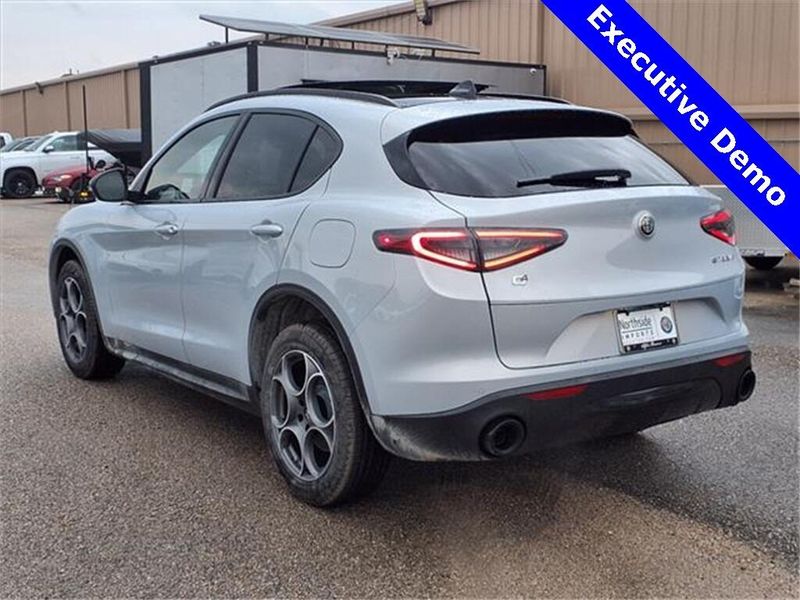 2025 Alfa Romeo Stelvio AWDImage 8