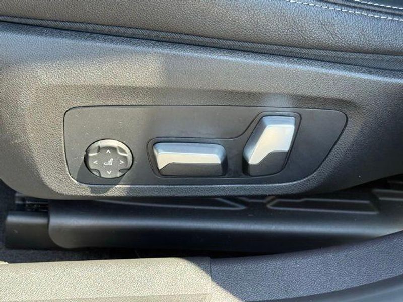 Used 2024 BMW 3 Series 330iImage 21