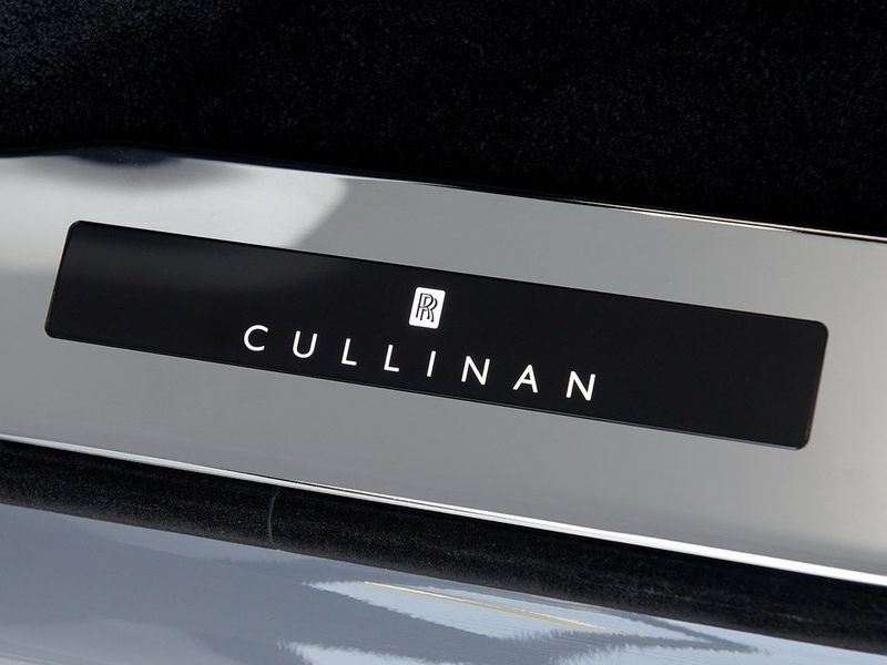 2021 Rolls-Royce Cullinan Image 24