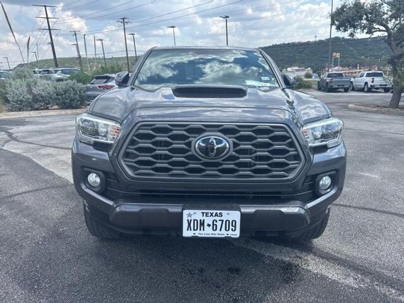 2021 Toyota Tacoma 4x4 SR photo 2