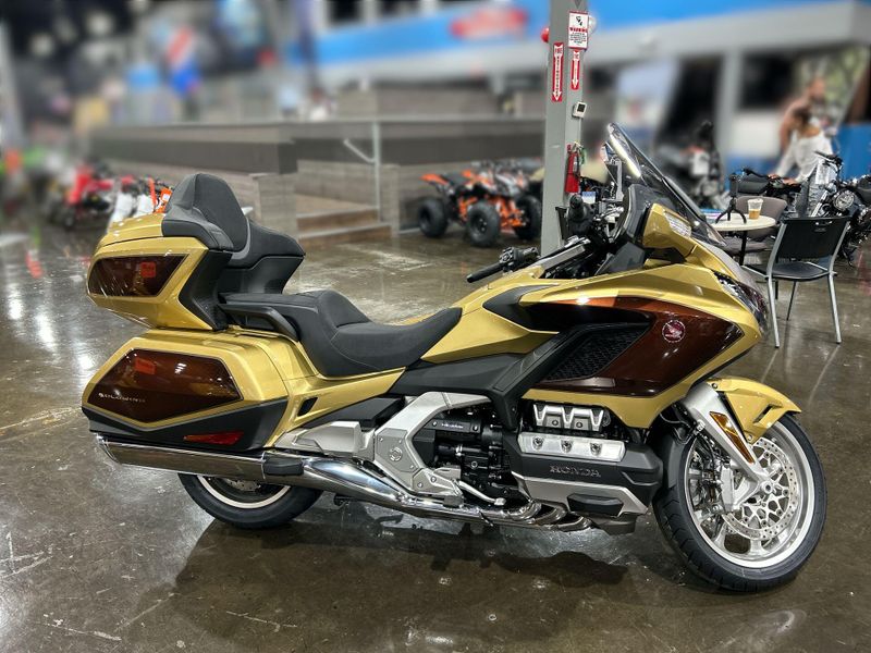 2025 Honda GOLDWING TOUR DCT Image 10