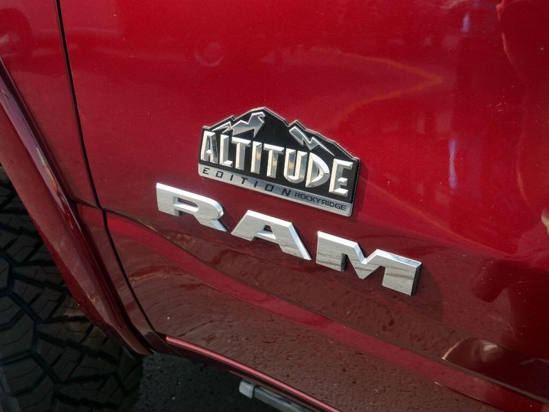 2019 RAM 1500 LaramieImage 10