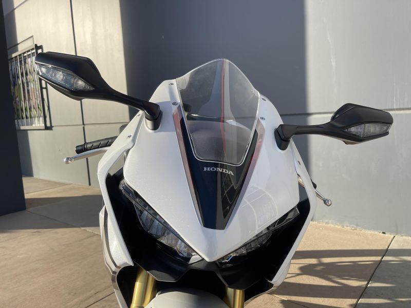 2025 Honda CBR1000RR ABS Image 4