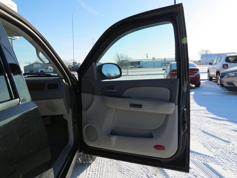 2007 Chevrolet Silverado 1500 LTZ 4dr Crew Cab 4WD 5.8 ft. SBImage 11