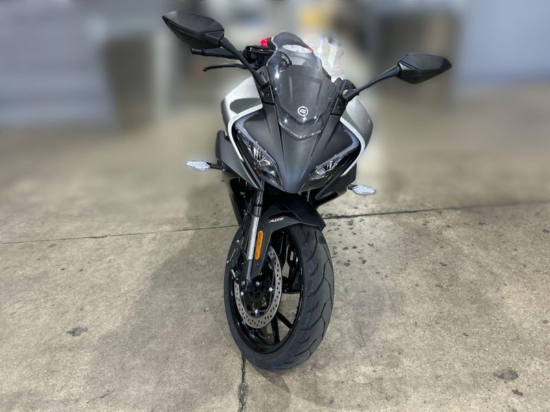Used 2025 CFMOTO 300SS Image 18