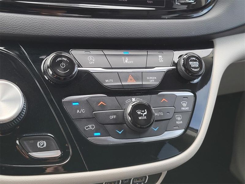 2022 Chrysler Pacifica Touring LImage 23