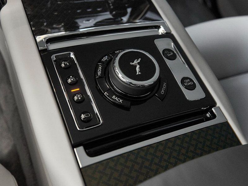 New 2026 Rolls-Royce Cullinan Black BadgeImage 16