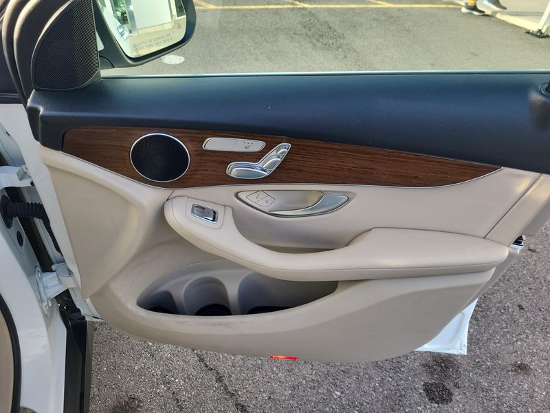 Used 2022 Mercedes-Benz GLC 300Image 17