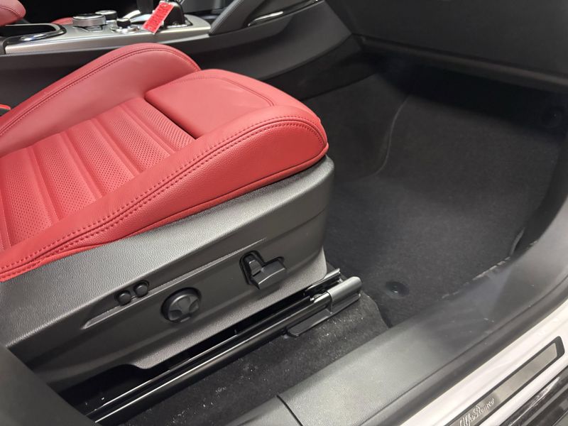 New 2025 Alfa Romeo Stelvio AwdImage 8