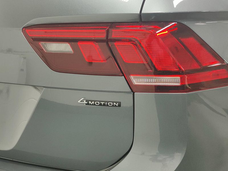 Used 2022 Volkswagen Tiguan SE AWD w/SunroofImage 4