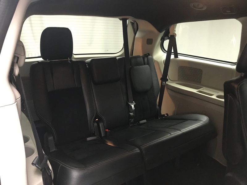 2017 Dodge Grand Caravan SXTImage 18
