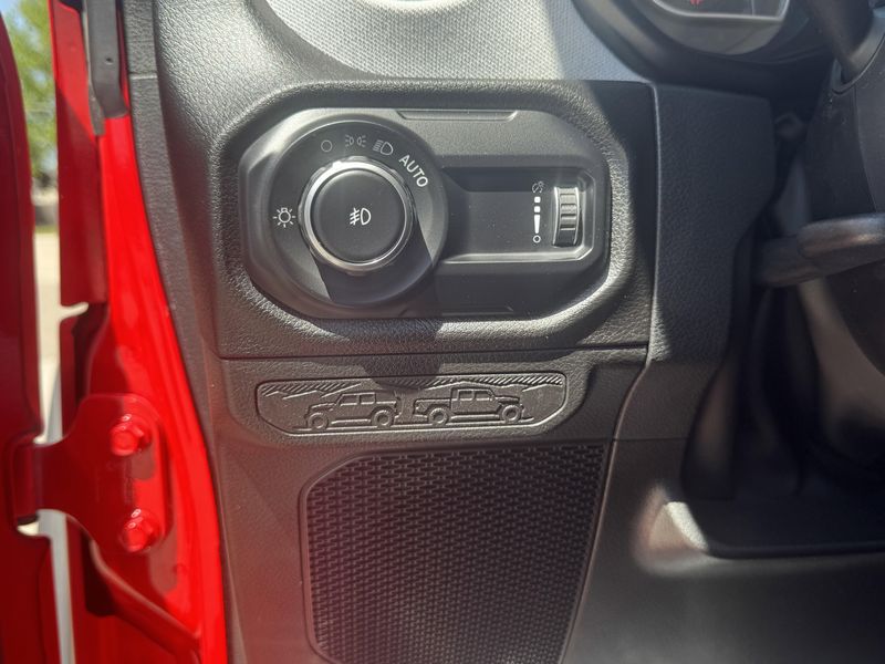 2025 Jeep Wrangler WillysImage 19