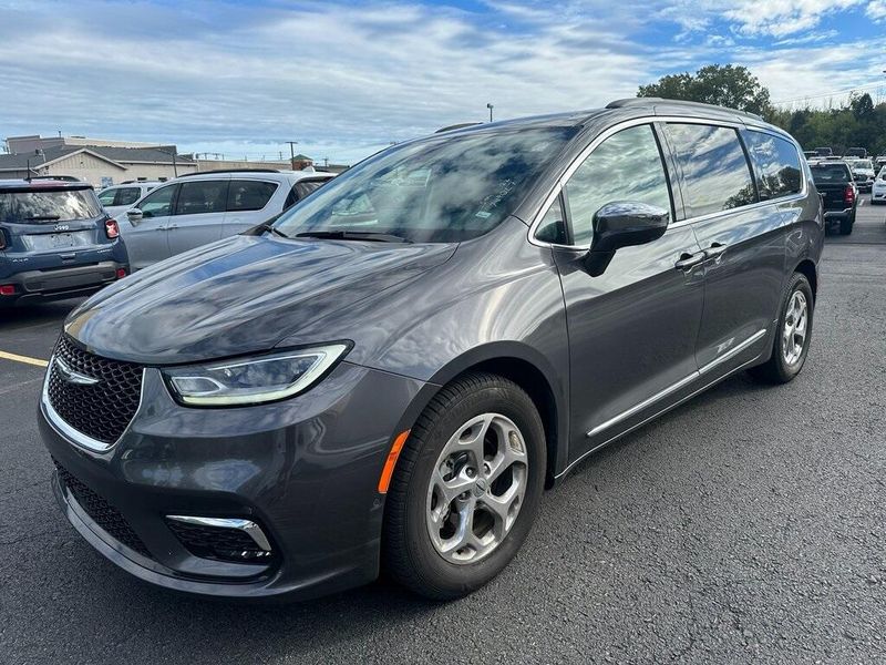 2022 Chrysler Pacifica LimitedImage 11